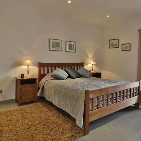 Sleeps 4 Pool Air Con Wifi Appartamento